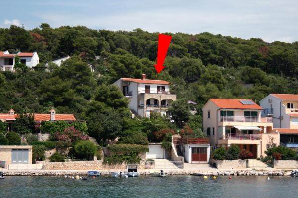 A la foto es mostra l'objecte Apartments by the sea Tisno, Murter - 5142 situat a la ciutat de Tisno.