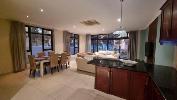 Bilde 5: Accommodation Front - Homely 6 Sleeper with Canal Views near the Beach