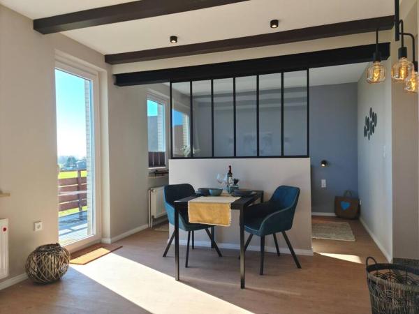 På billedet ses objektet Stylische Wohnung mit Weitblick und großem Balkon beliggende i byen Karolinenkoog.