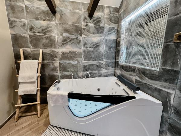 Na zdjęciu widoczny jest obiekt Amber House Deluxe położony w mieście Kuodžiai.