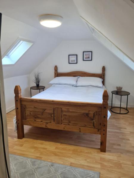 A la foto es mostra l'objecte Fisherman Cottage - ideal for Trades and couples part of Langley Serviced Apartments Has outside steps situat a la ciutat de Wick.