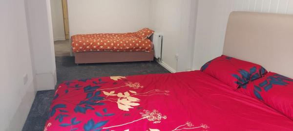 A la foto es mostra l'objecte Lovely 3-Bed Apartment in Parkgate Rotherham situat a la ciutat de Greasbrough.