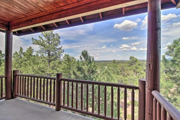 Auf dem Foto ist das Objekt Torreon Crows Nest Mountain Home with Views! in der Stadt Show Low zu sehen.