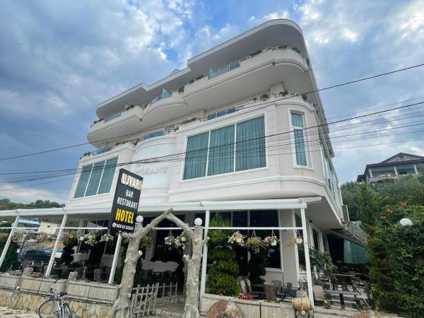 A la foto es mostra l'objecte HOTEL UJVARA situat a la ciutat de Gostimë.