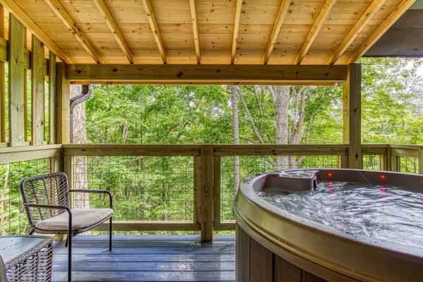 A la foto es mostra l'objecte Smoky Vista Cottage, Hot Tub, WIFI, Mtn Views, 560 FREE tickets each paid day! situat a la ciutat de Sevierville.