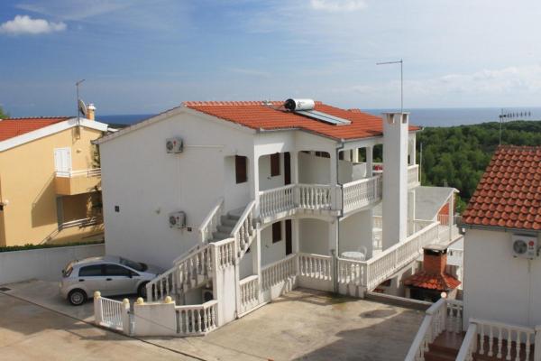 Na fotografii je vidět objekt Apartment Rukavac 8837f nacházející se ve městě Vis.
