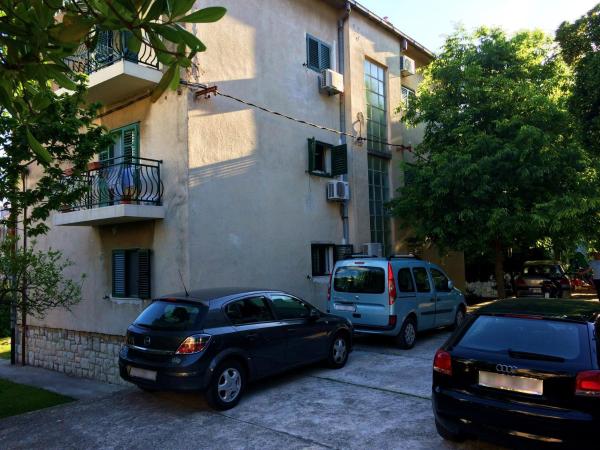 På billedet ses objektet Apartments with a parking space Split - 11072 beliggende i byen Split.
