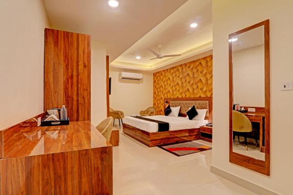 På billedet ses objektet Hotel Heera Grand beliggende i byen Lucknow.