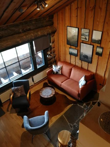 A la foto es mostra l'objecte Chill Cave - logwood cottage situat a la ciutat de Ruka.