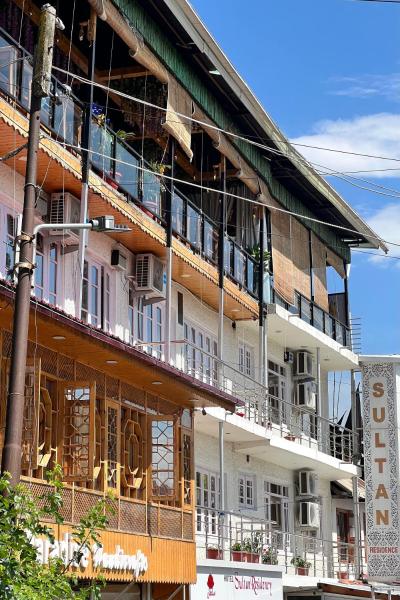 A la foto es mostra l'objecte Hotel Sultan Residency situat a la ciutat de Srinagar.
