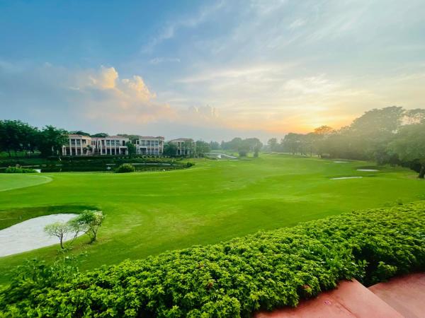 På bildet vises objektet Beautiful Apartments at Tarudhan Valley Golf Resort, Manesar som ligger i byen Tāoru.