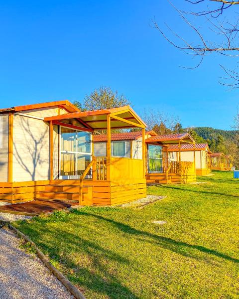 Auf dem Foto ist das Objekt Coimbra Camping & Bungalows in der Stadt Semide zu sehen.