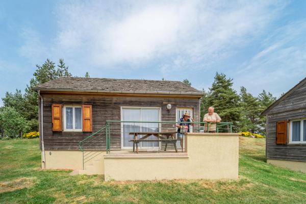 Na foto é possível ver o objeto Les Chalets de la Vallee du Bes localizado na cidade de Noalhac.