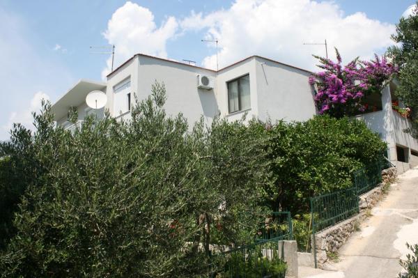 Na foto é possível ver o objeto Apartments with a parking space Podgora, Makarska - 6645 localizado na cidade de Kržanići.