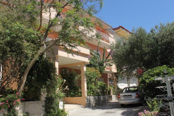 En la foto se muestra el objeto Apartment Tucepi 6806b ubicado en la ciudad de Tučepi.