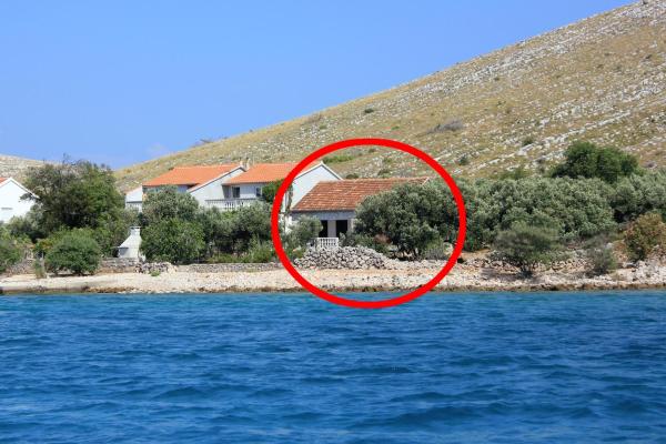 A la foto es mostra l'objecte Secluded fisherman's cottage Cove Suha Punta, Kornati - 8168 situat a la ciutat de Pinizelić.