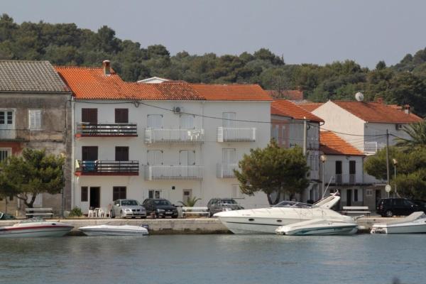 Auf dem Foto ist das Objekt Apartments by the sea Kukljica, Ugljan - 8229 in der Stadt Kukljica zu sehen.