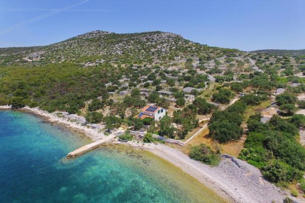 A la foto es mostra l'objecte Secluded fisherman's cottage Cove Donje More, Pasman - 8413 situat a la ciutat de Tkon.