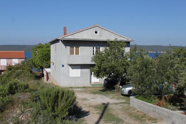 På billedet ses objektet Family friendly seaside apartments Nevidjane, Pasman - 8394 beliggende i byen Neviđane.