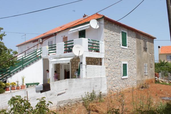 A la foto es mostra l'objecte Apartments by the sea Kali, Ugljan - 8269 situat a la ciutat de Kali.