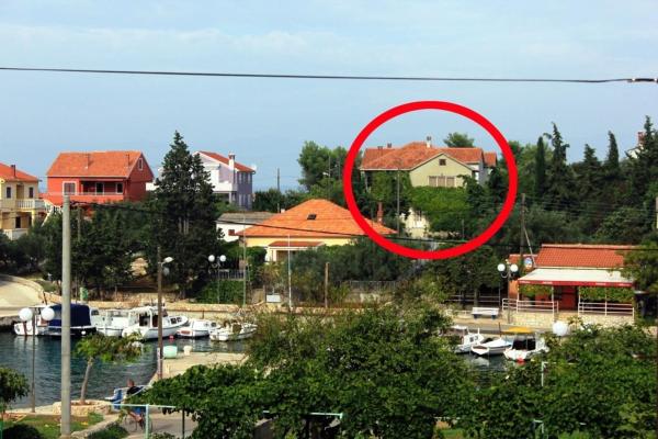 The photo shows the Apartments by the sea Ugljan - 8519 located in the city of Čeprljanda.