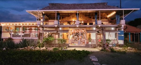 写真にはSan José市にあるSirena Surf Lodge Miramar Nicaraguaが写っています。