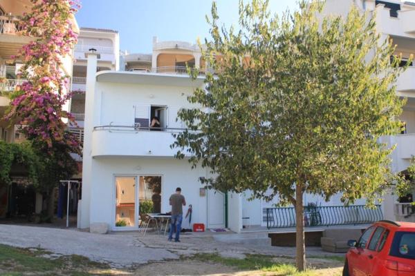 A la foto es mostra l'objecte Apartments by the sea Tucepi, Makarska - 8742 situat a la ciutat de Tučepi.