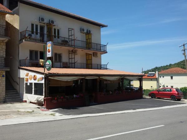 Na fotografii je vidět objekt Apartments by the sea Podaca, Makarska - 11155 nacházející se ve městě Podaca.