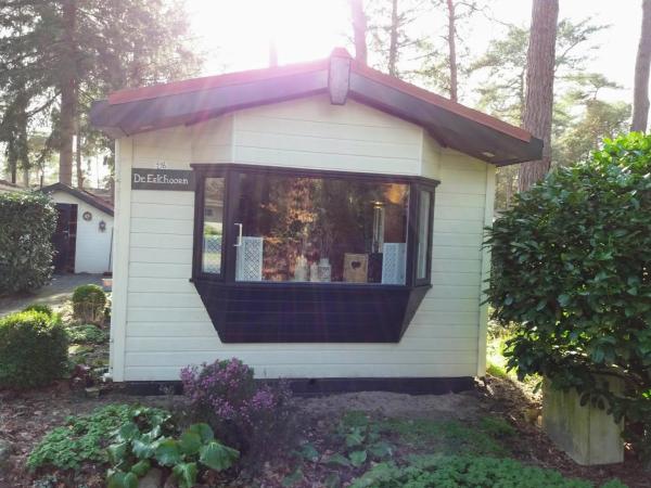 På bilden syns objektet Chalet De Eekhoorn som ligger i staden Diever.