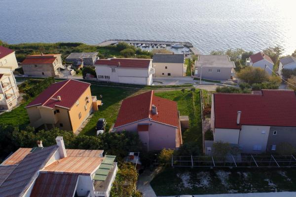 A la foto es mostra l'objecte Apartments by the sea Rtina - Miletici, Zadar - 11548 situat a la ciutat de Ražanac.