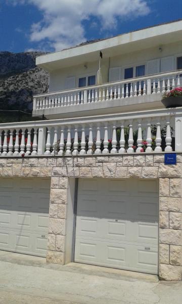 写真にはイグラネ市にあるApartments by the sea Zivogosce - Porat, Makarska - 13853が写っています。