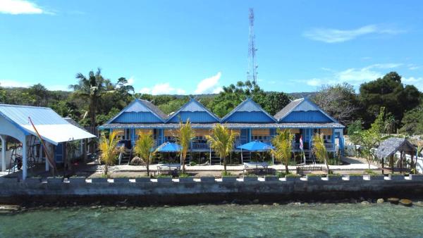 På bildet vises objektet Moyo Island Resort som ligger i byen Badas.