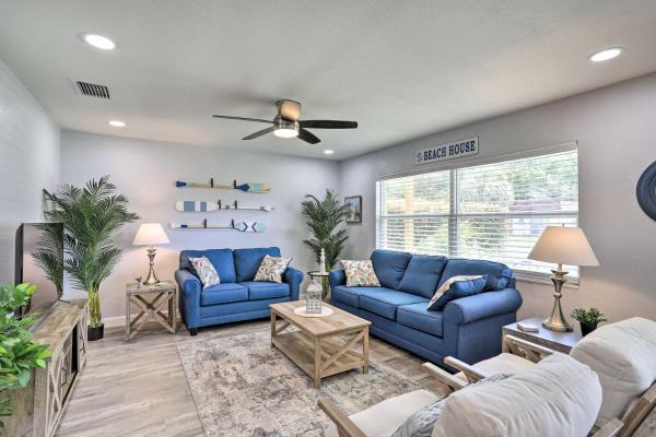 A la foto es mostra l'objecte 2 Mi to Beach: Home w/ Screened Porch in Largo situat a la ciutat de Largo.