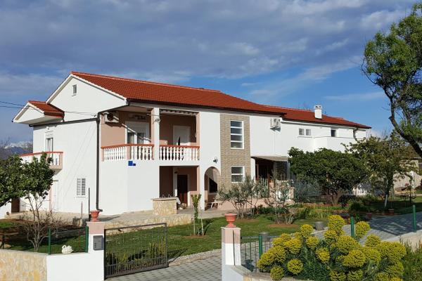 A la foto es mostra l'objecte Apartments with parking space Vrsi, Zadar - 14211 situat a la ciutat de Vrsi.