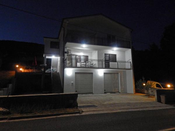 A la foto es mostra l'objecte Apartments with a parking space Tugare, Omis - 14320 situat a la ciutat de Tugare.