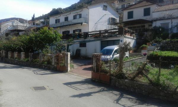 Na zdjęciu widoczny jest obiekt Apartments by the sea Trpanj, Peljesac - 16570 położony w mieście Trpanj.