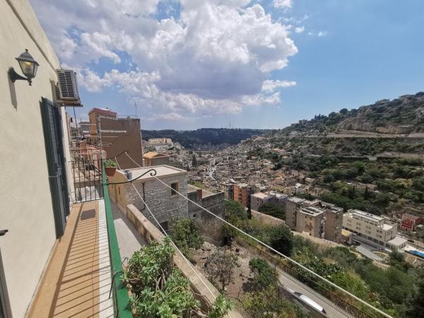 Na fotografii je vidět objekt Balcone Barocco. nacházející se ve městě Modica.