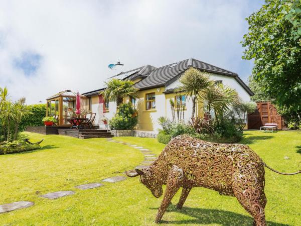 Na fotografii je vidět objekt Marina House nacházející se ve městě Enniskillen.
