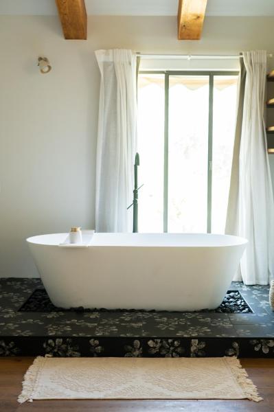 La photo montre l'objet Hanahala Beramot - Boutique Suites situé dans la ville de Moshav Ramot.