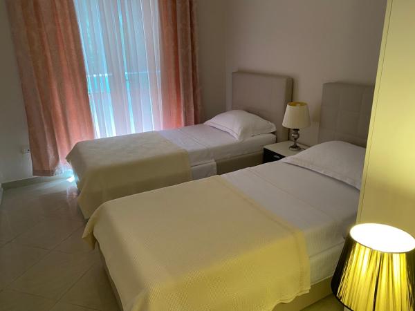 照片显示了位于(( Stan i Ri ))市的Coastal, 2-bedroom rental unit物件。