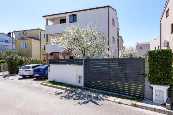 Na zdjęciu widoczny jest obiekt Apartments with parking space Fazana - 18639 położony w mieście Fažana.