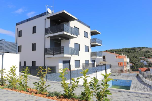 Family-friendly Apartments With Swimming Pool Mavarstica, Ciovo - 18642 - Okrug Gornji