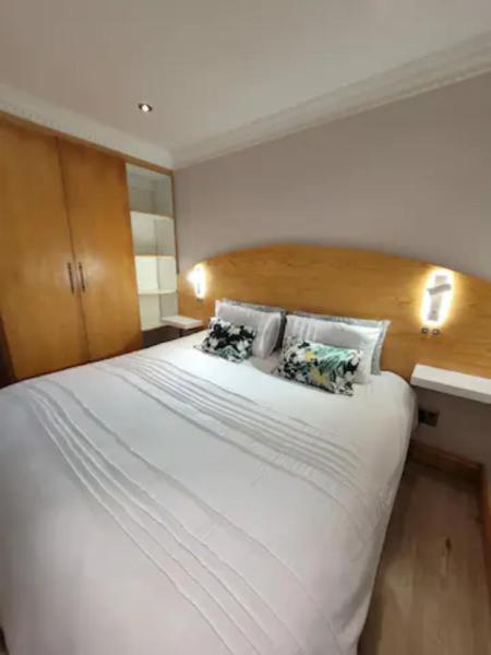 Kuva 9: Accommodation Front - Modern 2 Sleeper Penthouse with Magnificent Views