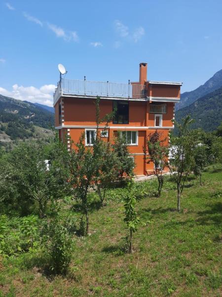 På bildet vises objektet Chateau Chao som ligger i byen Khulo.