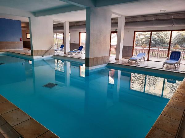 På billedet ses objektet T2/3 6pers & pied des pistes & piscine chauffée beliggende i byen Sainte-Marie.