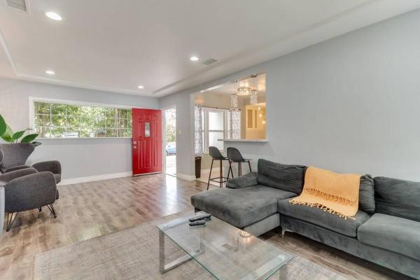 Picfair Village Modern Glam House - Los Angeles, CA