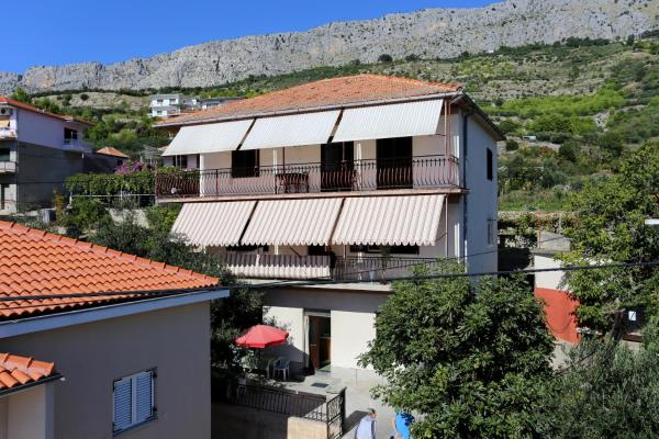 A la foto es mostra l'objecte Apartments with parking space Sumpetar, Omis - 951 situat a la ciutat de Sumpetar.