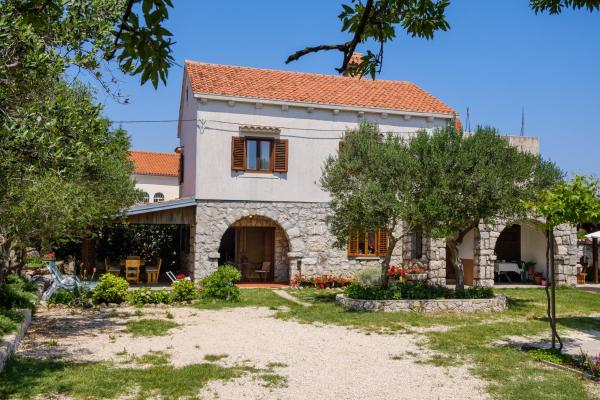 På billedet ses objektet Apartments with parking space Punta kriza, Cres - 867 beliggende i byen Punta Križa.