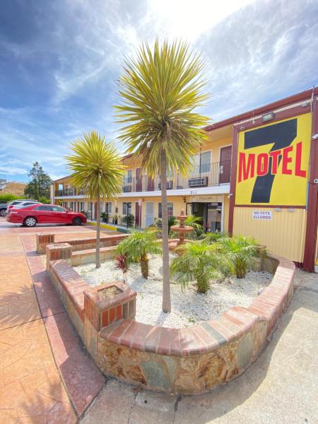 照片显示了位于Crockett市的Motel 7 - Near Six Flags, Vallejo - Napa Valley物件。