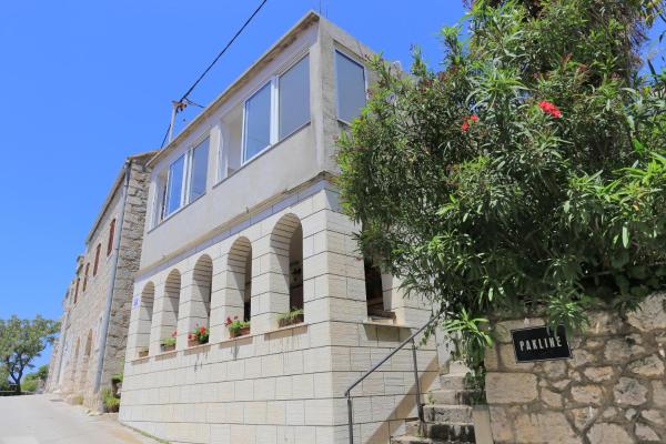 På bilden syns objektet Apartments by the sea Brist, Makarska - 18859 som ligger i staden Podaca.